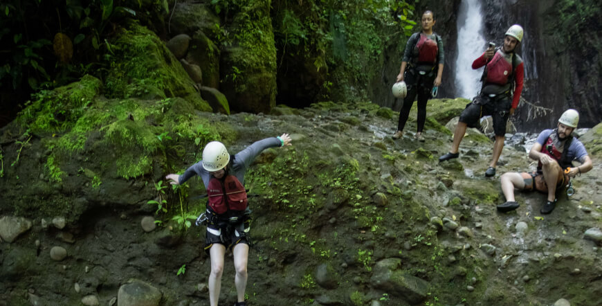 Gravity falls (Waterfall Jumping)